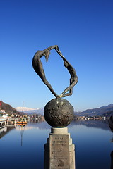 Image showing Statue by the lake