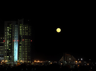 Image showing Moonrise Doha