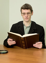 Image showing Guy in eyeglasses reads the book