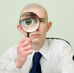 Image showing Guy looks through the big magnifier