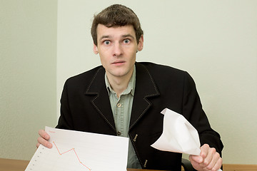 Image showing Clerk at office with financial graph