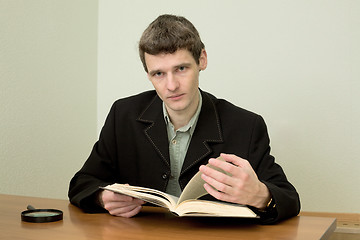 Image showing Man read book