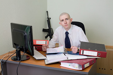 Image showing Chief on a workplace with a rifle on a background