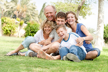 Image showing Extended group portrait of family