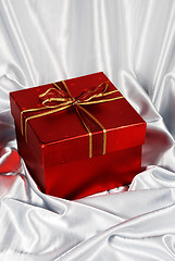 Image showing red gift box 