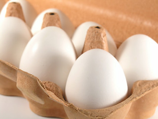 Image showing 10 eggs in a box