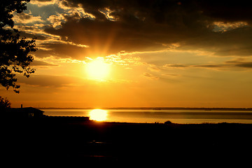 Image showing Sunet by the ocean