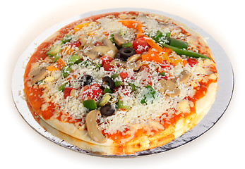 Image showing Raw veg pizza three-quarters view