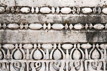 Image showing Carved patterns in marble