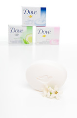 Image showing Dove cream beauty bar soaps