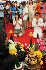 Image showing Thai Buddhists pray on Buddha's birthday, Bangkok, Thailand