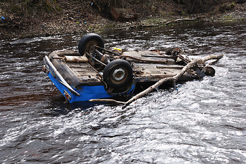 Image showing car in the river 