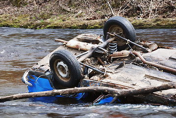 Image showing car in the river 