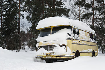 Image showing old vinage bus covered with winter snow