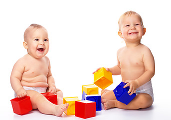 Image showing Two children play with building bricks