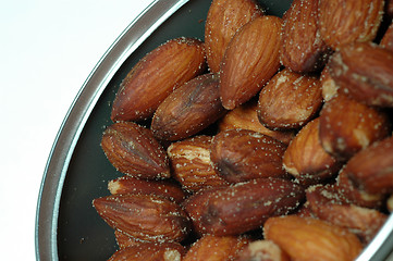 Image showing almonds