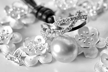 Image showing White gold jewelry