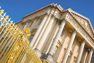 Image showing Palace facade and golden gate in Versailles