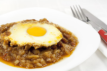 Image showing Stew with onion, egg and sausages