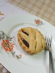 Image showing Fruit tart on plate