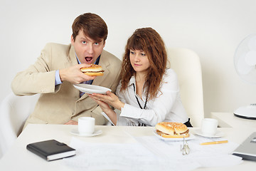 Image showing Businessmen lunching at workplace