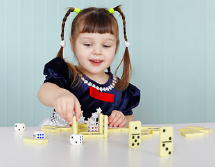 Image showing Child during the game at table