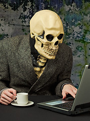 Image showing Terrible person - skeleton uses Internet