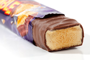 Image showing Violet Crumble chocolate bar closeup