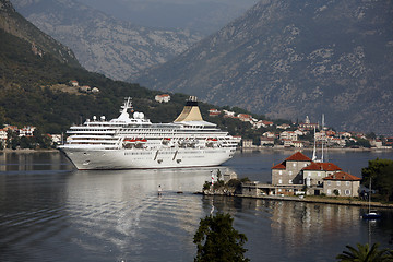 Image showing Cruiser arriving Kotor