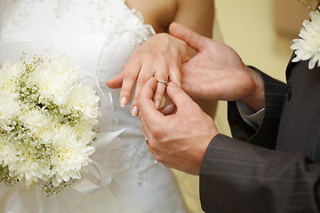 Image showing Ring on finger bride close-up