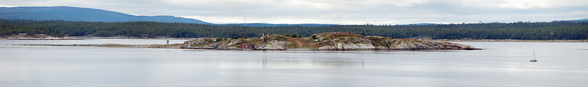 Image showing Panorama bay with island and yacht