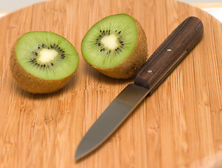 Image showing Fruit and knife.