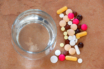 Image showing Pills and water glass