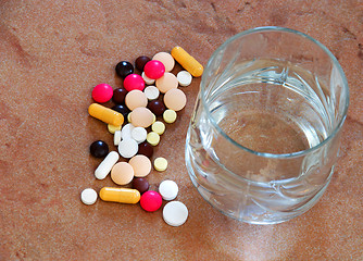 Image showing Pills and water glass