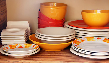 Image showing Plates on shelf