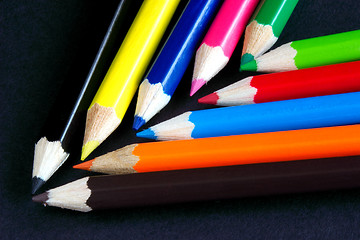 Image showing chevron of colored crayons