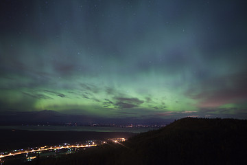 Image showing Aurora Borealis over alaskan towns