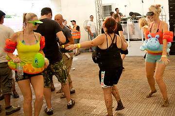 Image showing Pretty girls dancing at the FMF Brisbane 2011