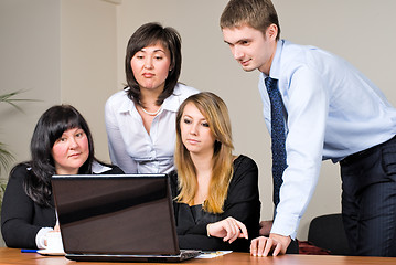 Image showing Businessgroup with laptop