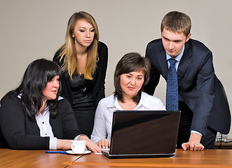 Image showing Businessgroup with laptop