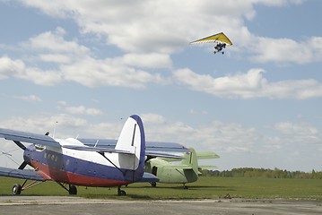 Image showing Paraglider over planes