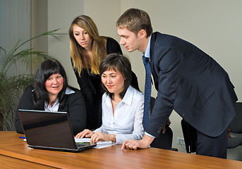 Image showing Businessgroup with laptop