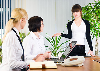 Image showing Businesswoman with presentation