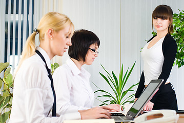 Image showing Businesswoman with presentation