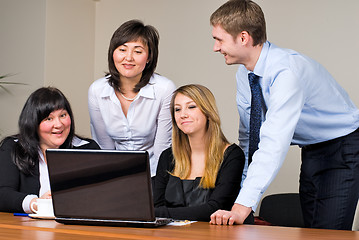 Image showing Businessgroup with laptop