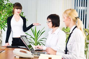 Image showing Businesswoman with presentation