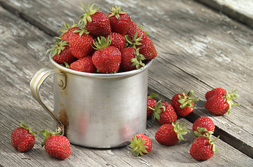 Image showing garden strawberries in mug