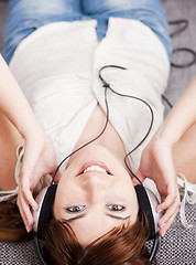 Image showing Girl listen music