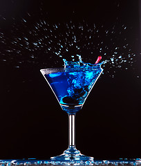 Image showing blue cocktail splashing 