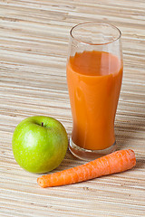 Image showing Carrots, apple and juice